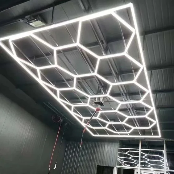 Salon met Hexagon verlichting